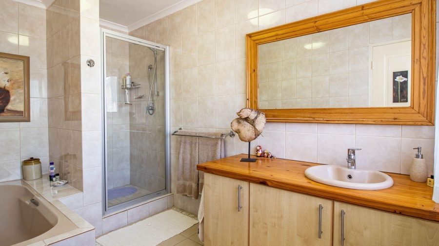 4 Bedroom Property for Sale in De Kelders Western Cape